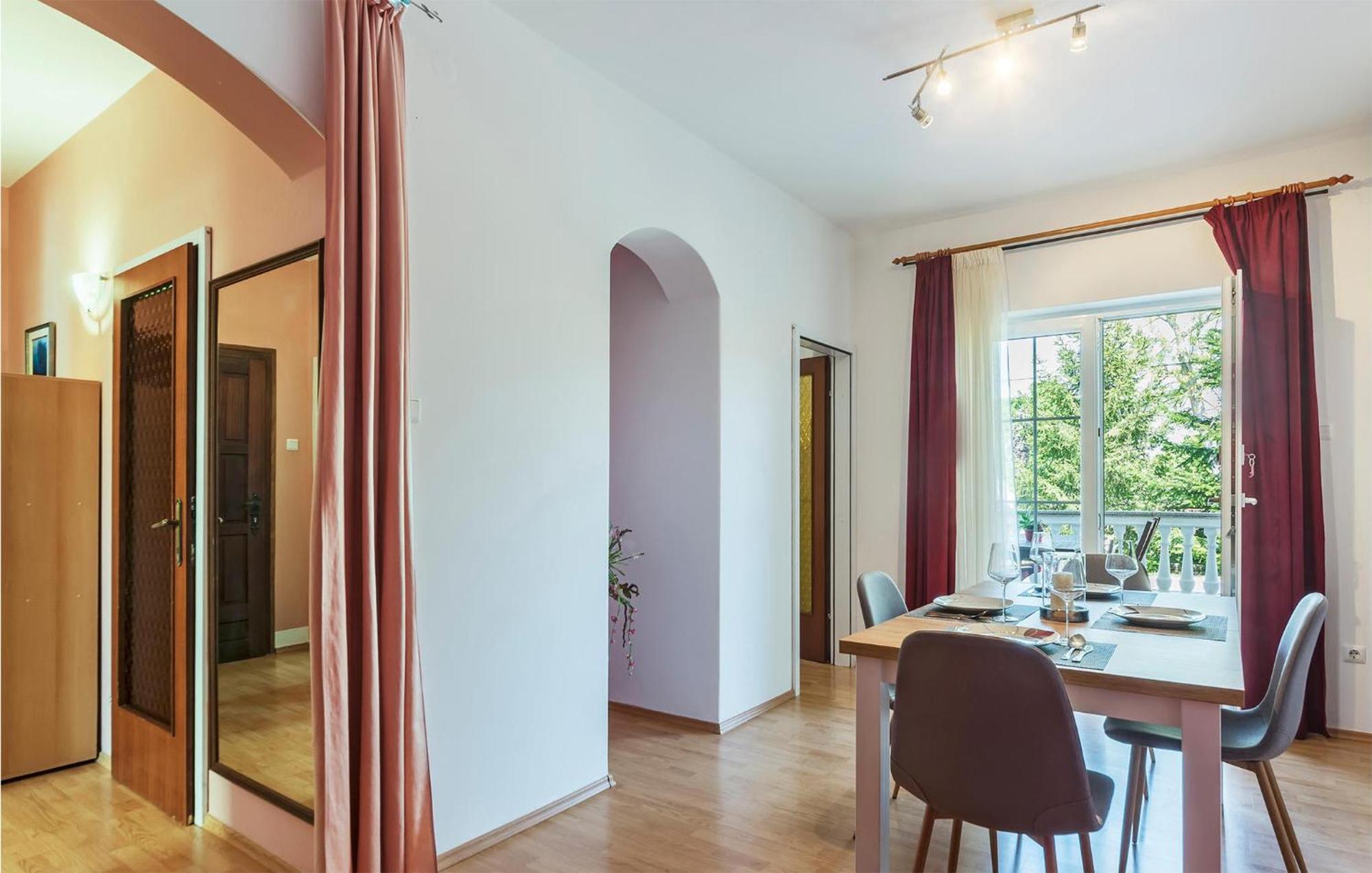 2 Bedroom Beautiful Apartment In Valtura Kültér fotó