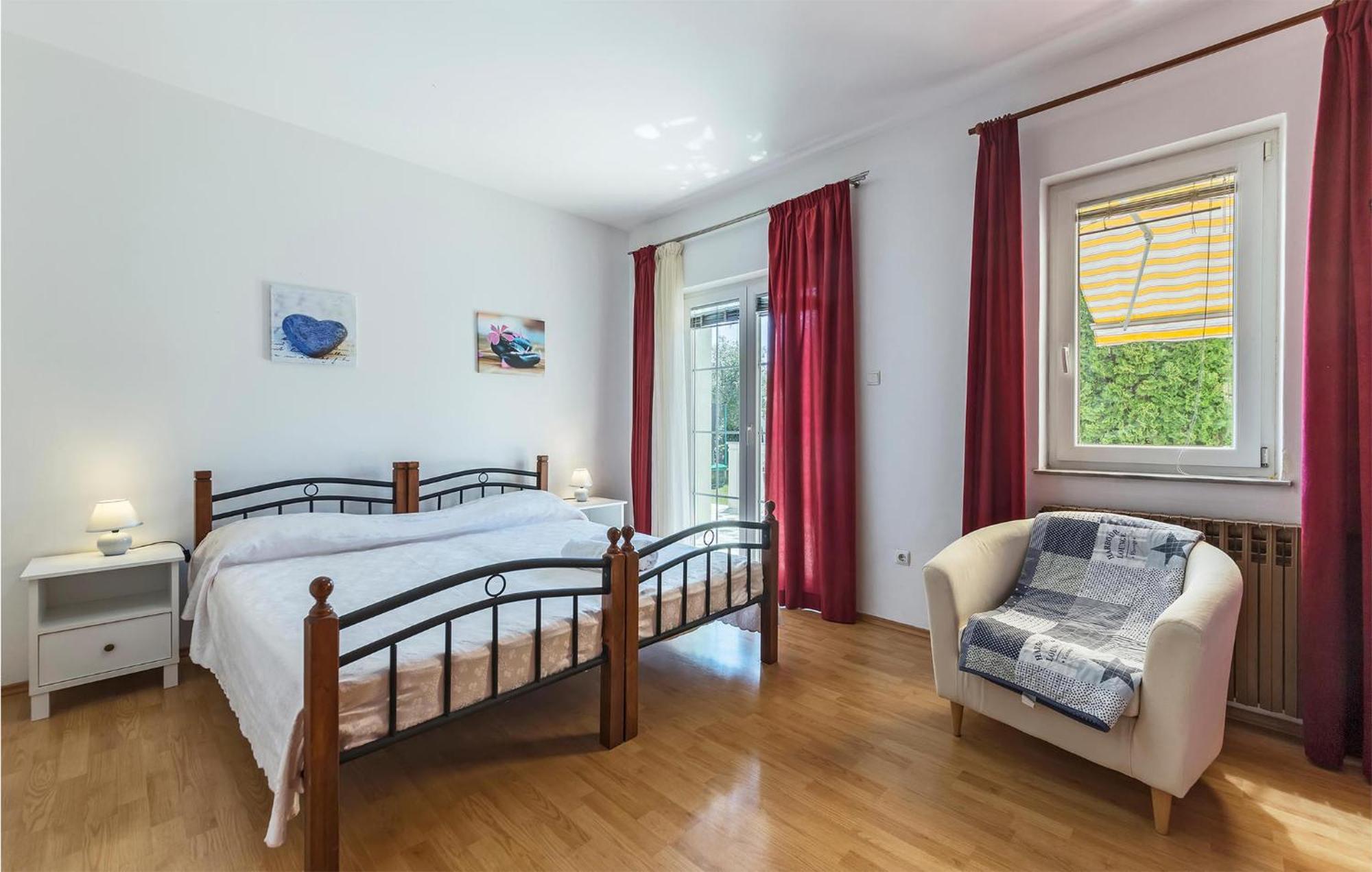 2 Bedroom Beautiful Apartment In Valtura Kültér fotó