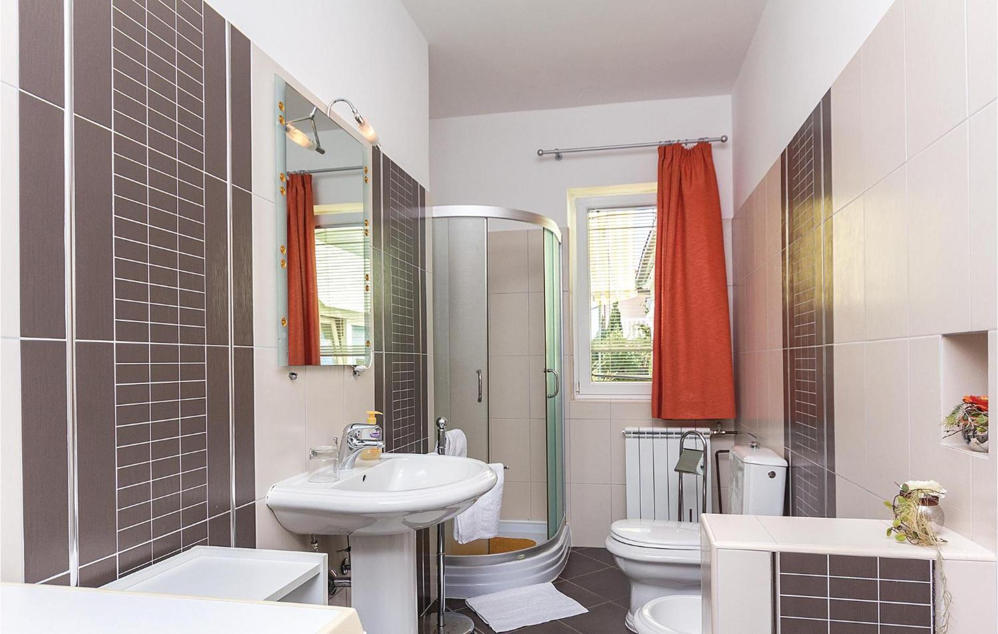 2 Bedroom Beautiful Apartment In Valtura Kültér fotó
